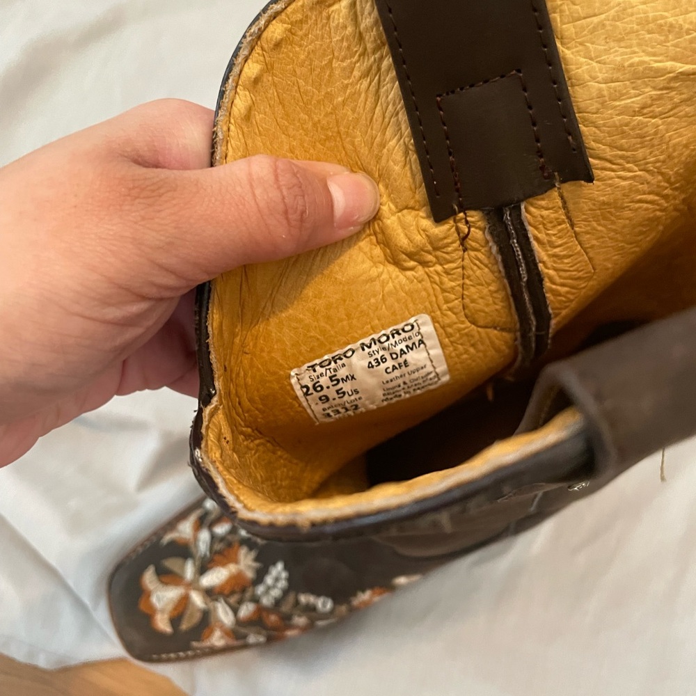 Embroidered Brown Western Boots - Picture 4 of 5